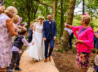 West Midlands Wedding Photographer.  Lilliput Photography.

Woodland wedding ceremony confetti shot